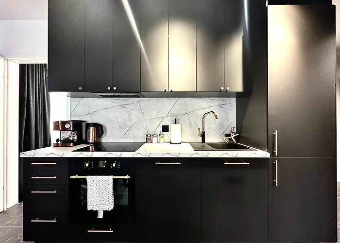 Golden ~ 1000m Main Square ~ Self Check-in 24h Apartment