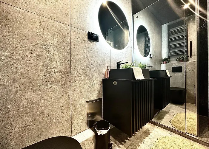 Golden ~ 1000m Main Square ~ Self Check-in 24h