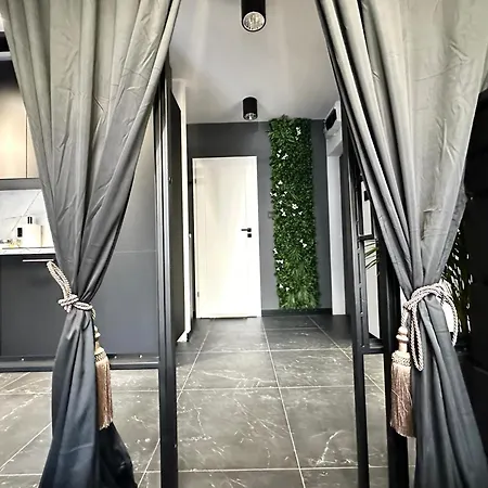 Апартаменты Golden ~ 1000m Main Square ~ Self Check-in 24h