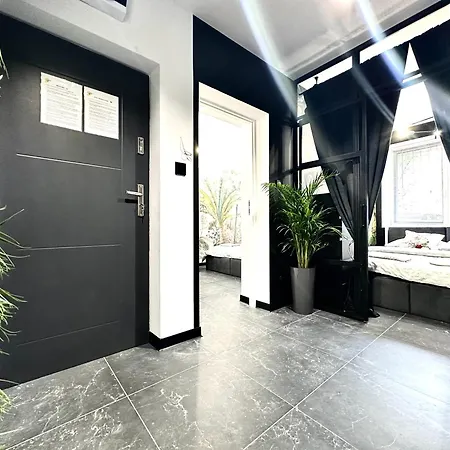 Апартаменты Golden ~ 1000m Main Square ~ Self Check-in 24h Вроцлав