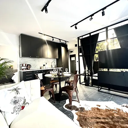 Апартаменты Golden ~ 1000m Main Square ~ Self Check-in 24h