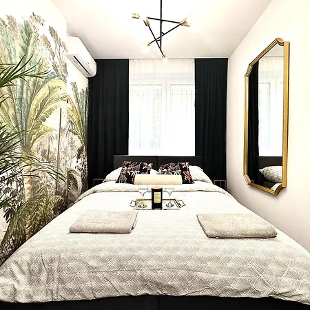 Golden ~ 1000m Main Square ~ Self Check-in 24h Breslavia