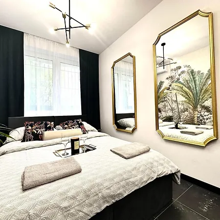 Apartment Golden ~ 1000m Main Square ~ Self Check-in 24h Breslau