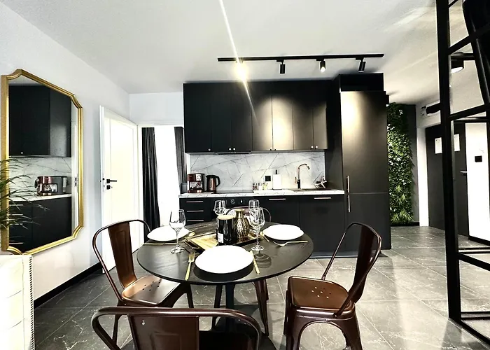 Golden ~ 1000m Main Square ~ Self Check-in 24h * Breslavia